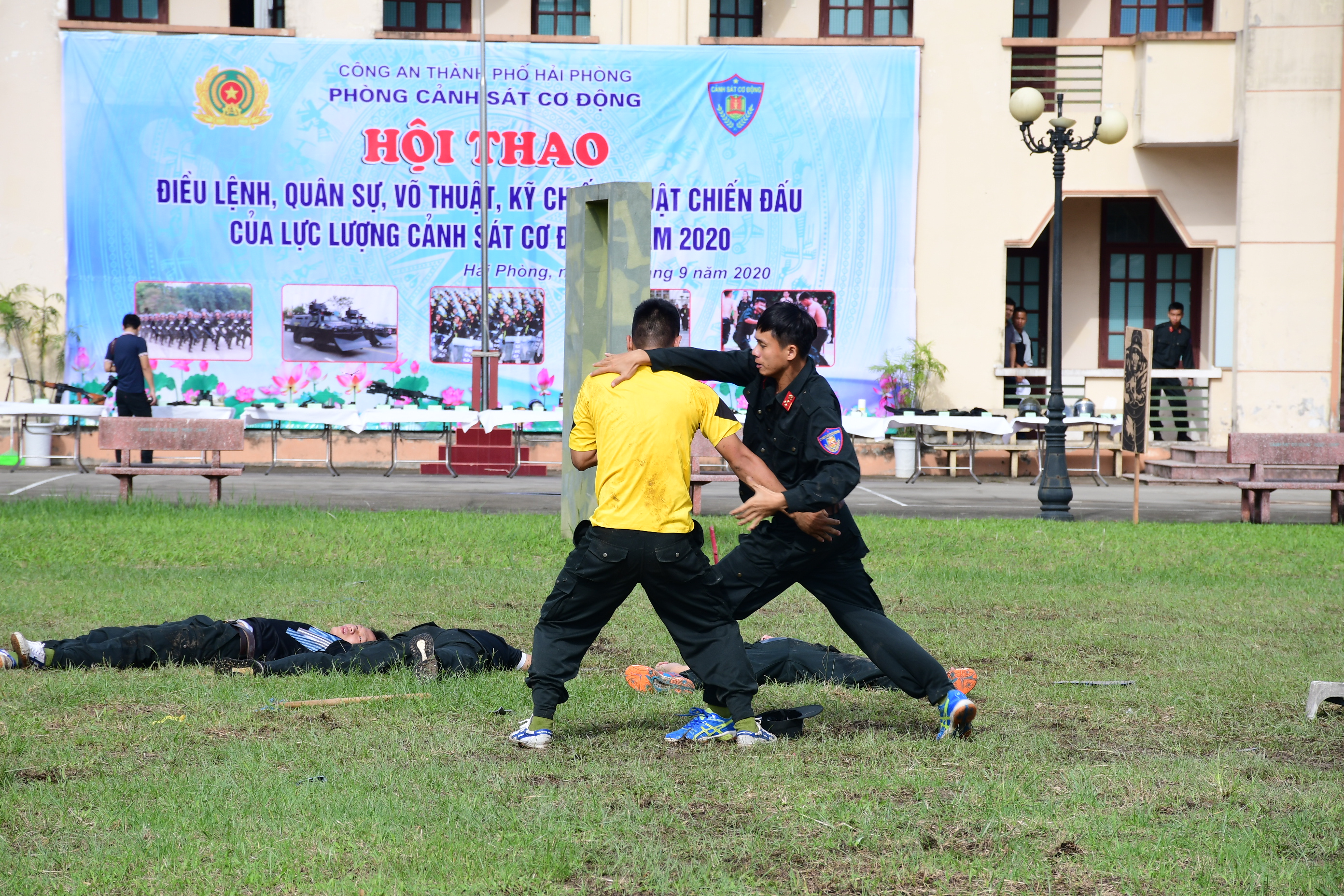 Bắt, vận động đầu thú 17 đối tượng truy nã